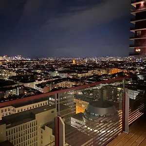Triiiple Level 22 Mit Balkon Und Tiefgarage , Wien Österreich